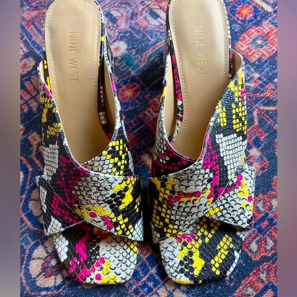 Nine West Gigi Block Heel Cross Mules | Neon Snake Print | NEW SZ 8 - Picture 2 of 6